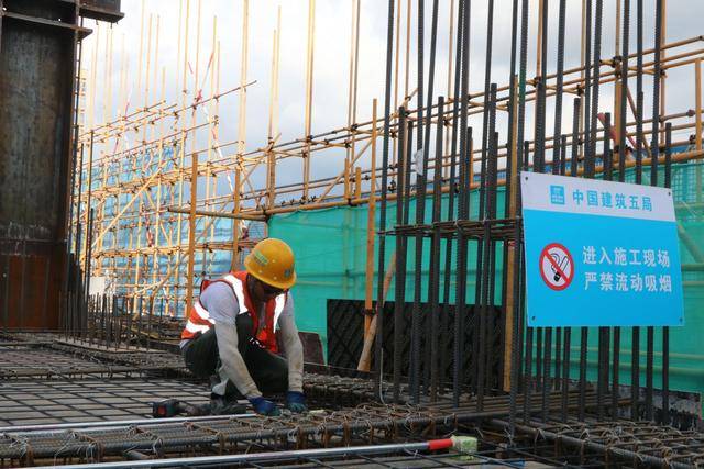 “雙節”假期深圳重點工程建設忙:建設工程